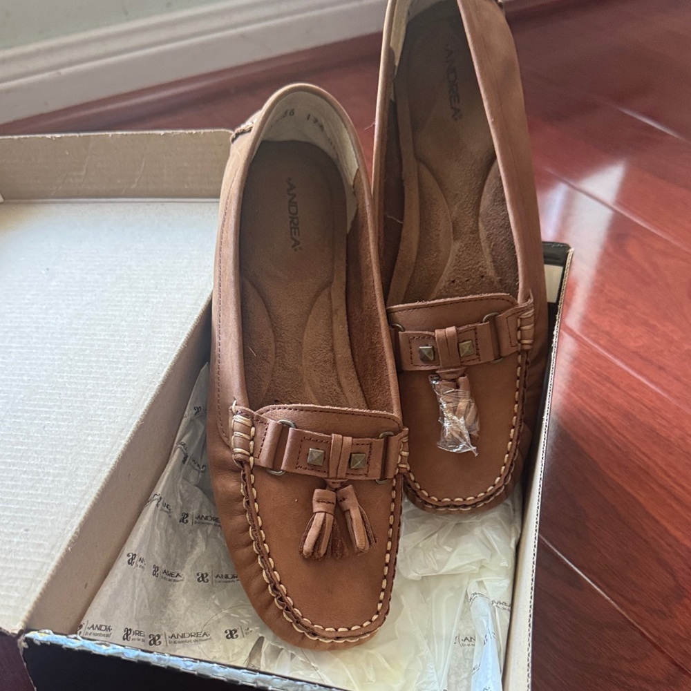 ANDREA FENZI Women's Tan Moccasins